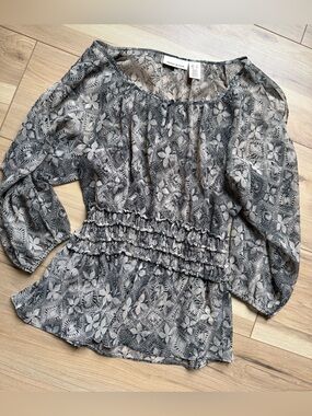 DKNY Black and Gray/Tan Floral Smocked-Waist Blouse. Side slit arms. 90’s